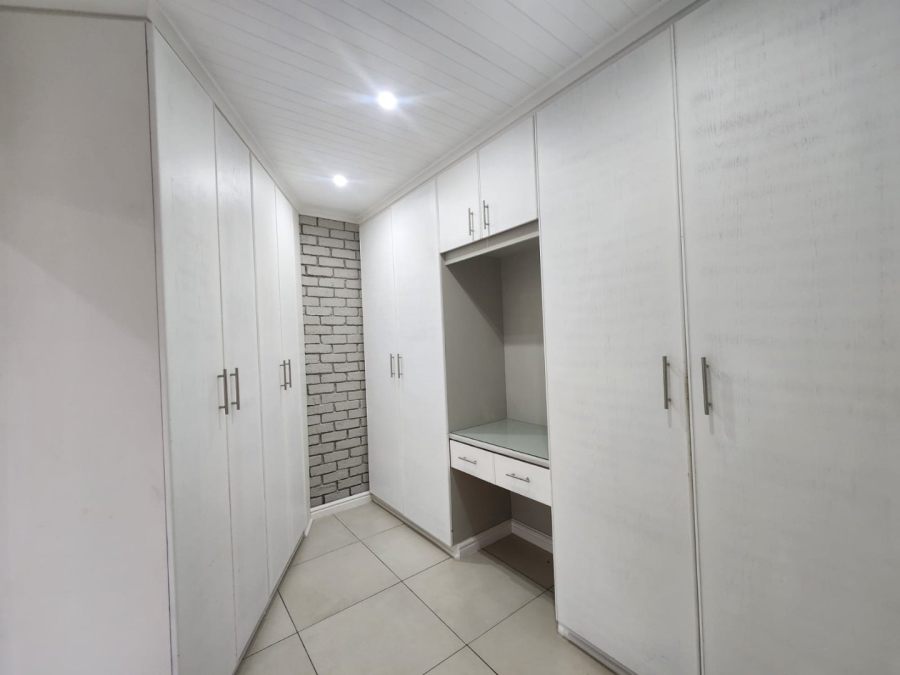 5 Bedroom Property for Sale in Loerie Park Western Cape